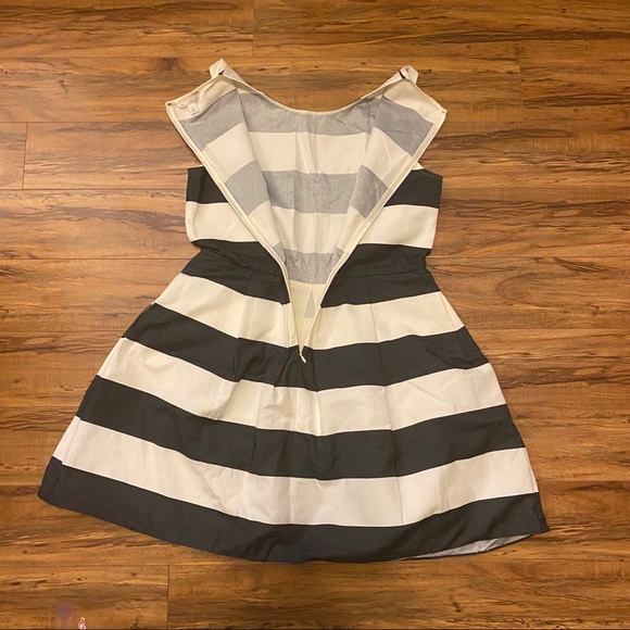 GAP Navy and White Stripped Dress with pockets - Picture 7 of 8